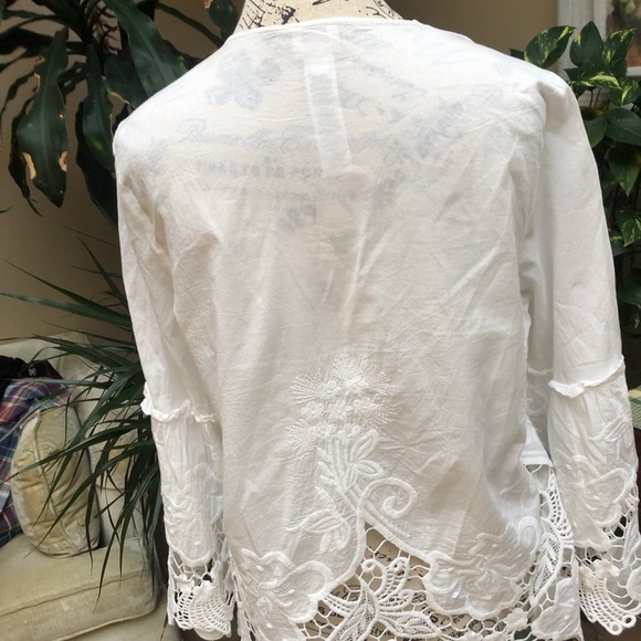 Beautiful Chico’s white tunic top with lovely embroidery  front & back. Size 1 - Picture 2 of 8